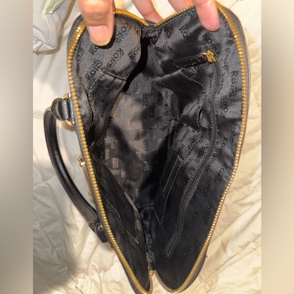 Michael Kors Saffiano Medium Dome Black leather - Picture 5 of 8